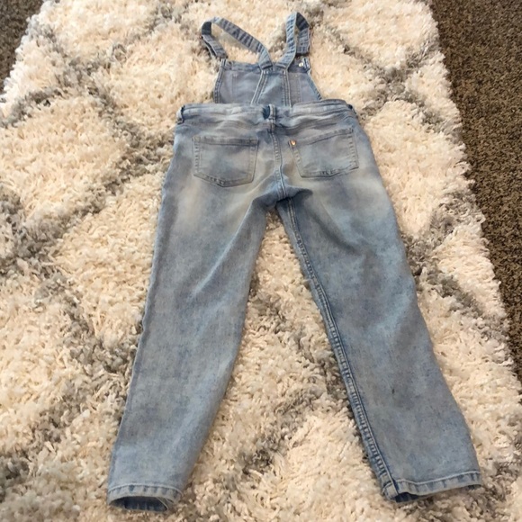 Kids H&M light denim overalls - Picture 3 of 8